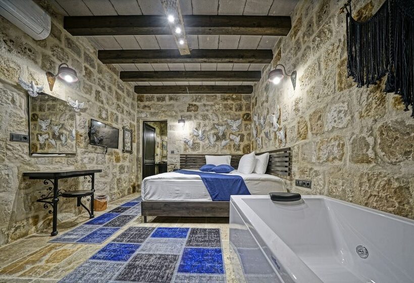 اتاق لوکس با بالکن, Arinna Cappadocia