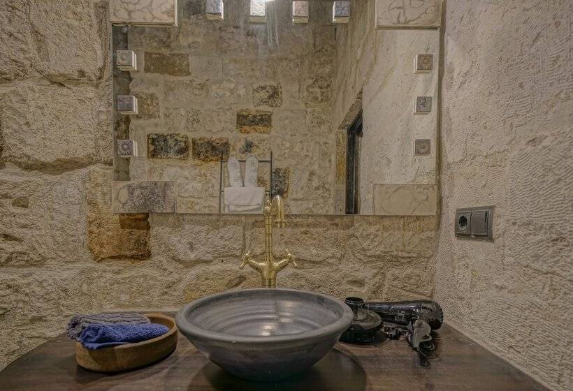 اتاق لوکس با بالکن, Arinna Cappadocia