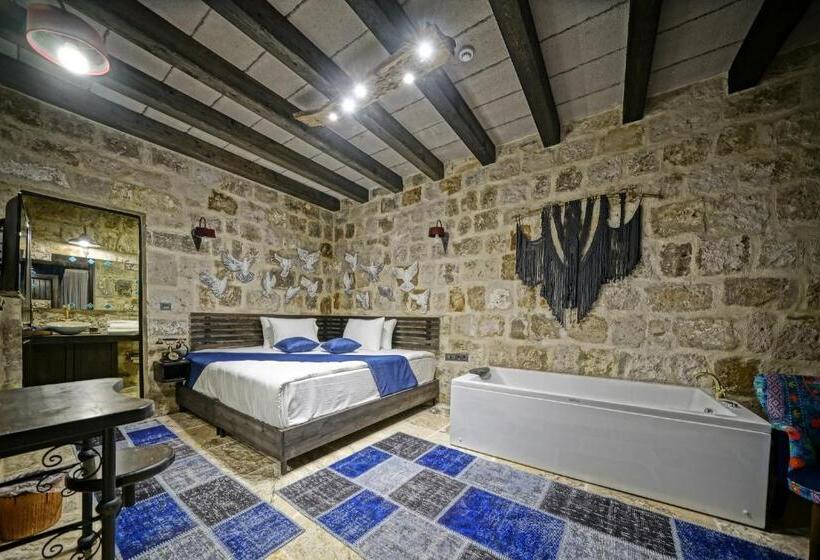 اتاق لوکس با بالکن, Arinna Cappadocia