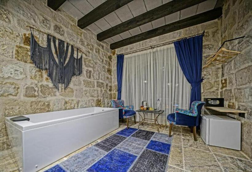 اتاق لوکس با بالکن, Arinna Cappadocia