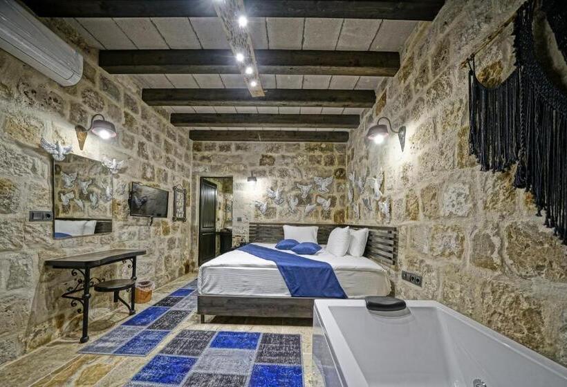 اتاق لوکس با بالکن, Arinna Cappadocia