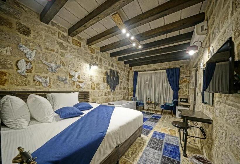 اتاق لوکس با بالکن, Arinna Cappadocia