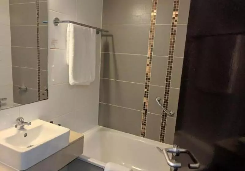 اتاق سوپریور, Clayton Hotel Cardiff