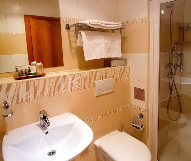 اتاق استاندارد یک نفره, Danubia Gate