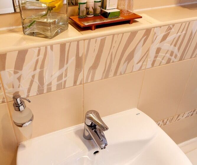 اتاق استاندارد یک نفره, Danubia Gate