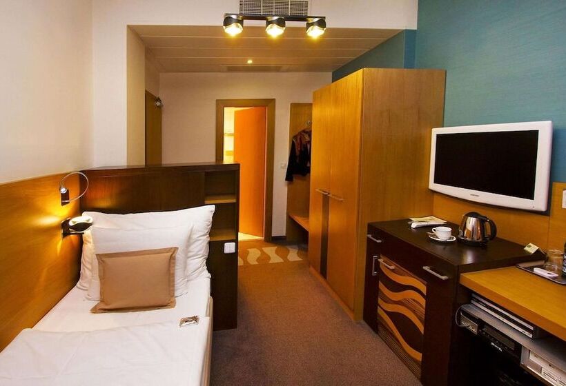 اتاق استاندارد یک نفره, Danubia Gate