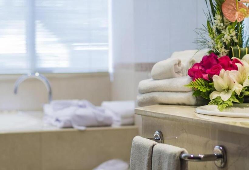 带大床的标准间, Emperador