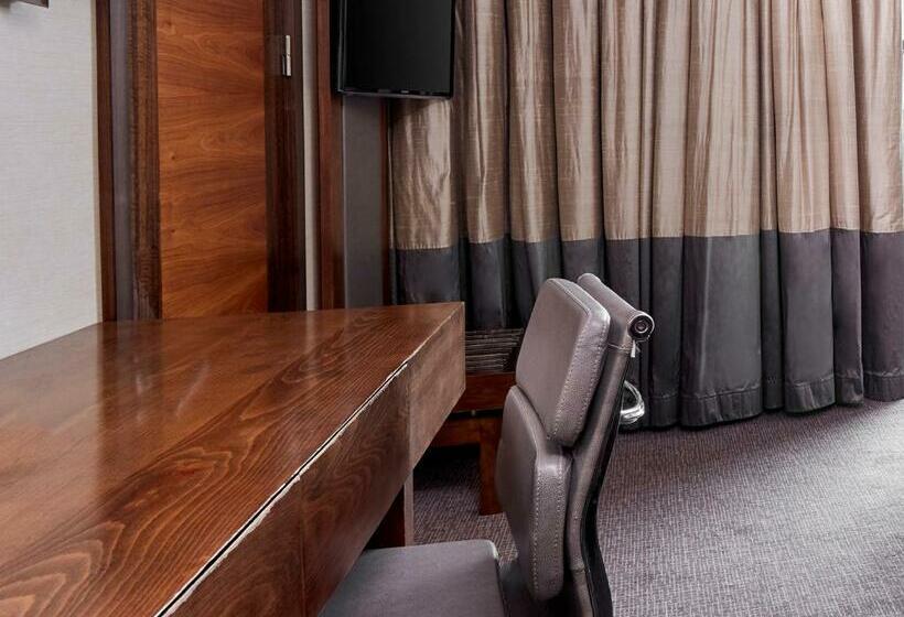 Номер Superior, Leonardo Royal  London Tower Bridge