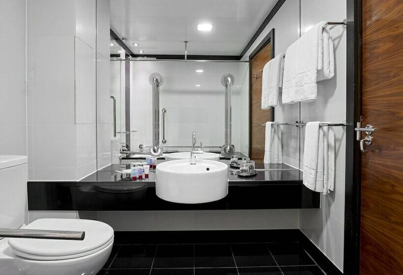 Номер Superior, Leonardo Royal  London Tower Bridge