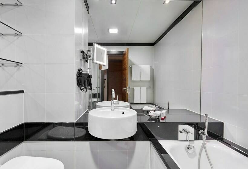 غرفة سوبيريور ثلاثية, Leonardo Royal  London Tower Bridge