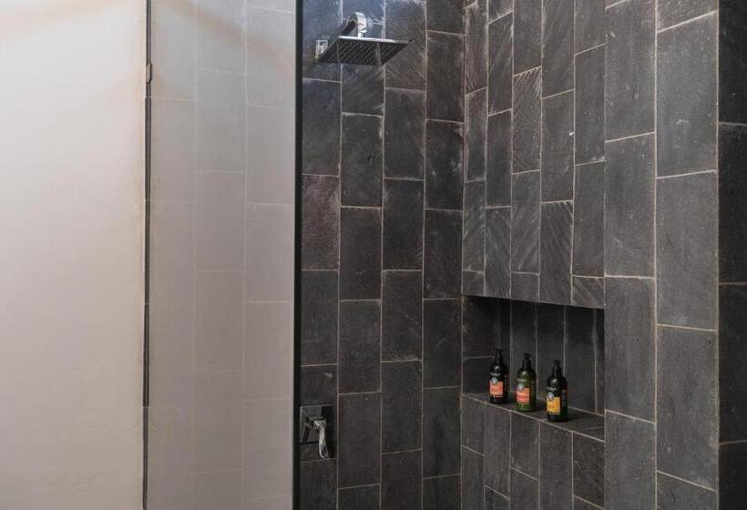 디럭스 스위트, Sombra Del Agua