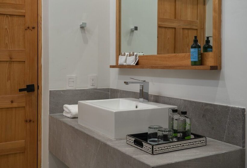 디럭스 스위트, Sombra Del Agua