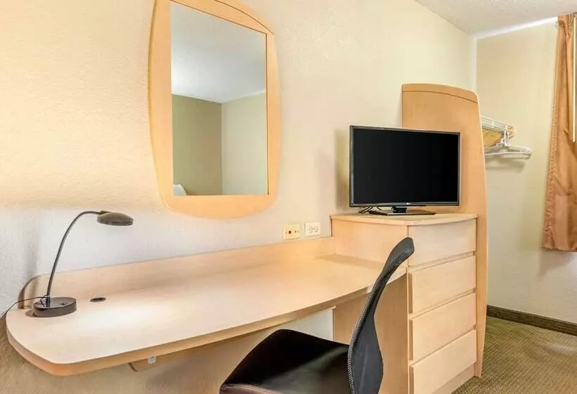 سوئیت برای معلولان, Suburban Studios South Bend