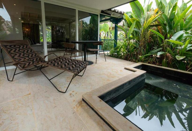 Полулюкс, Termales El Otoño