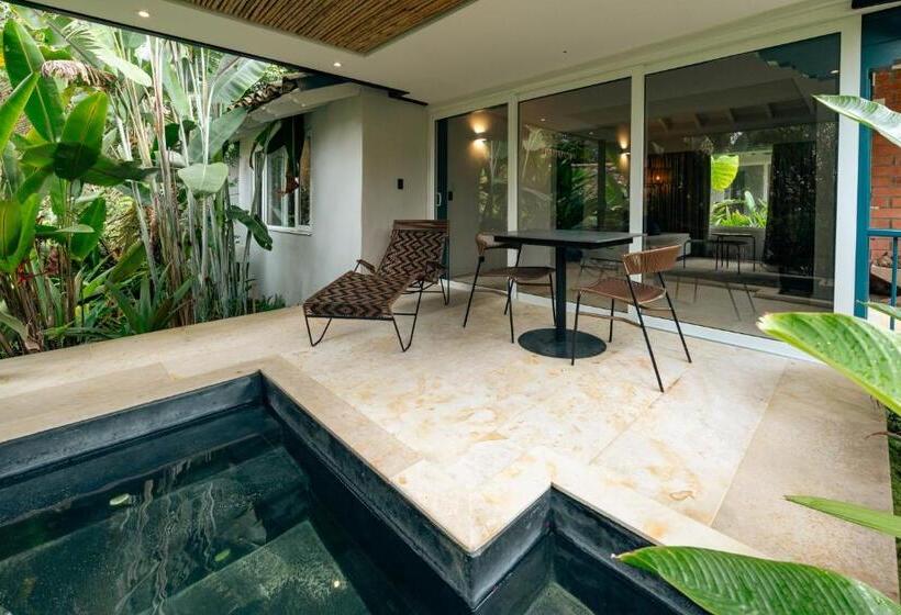 Полулюкс, Termales El Otoño