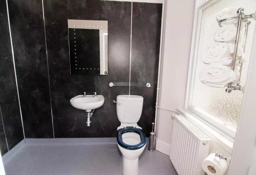 Standard Kolmen Hengen Huone, Invernairne