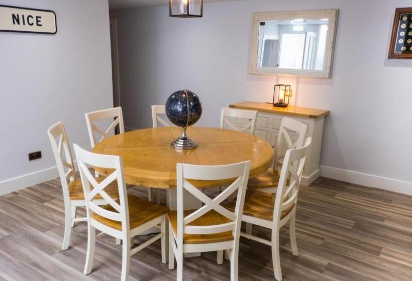 Апартаменты Пентхаус 1 Спальня, Invernairne