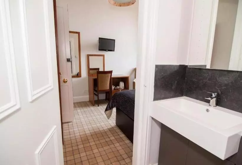 Standard Yhden Hengen Huone Merinäkymä, Invernairne