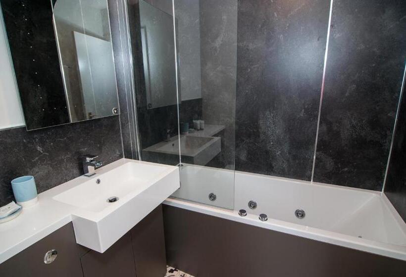 Полулюкс Вид на Море, Invernairne