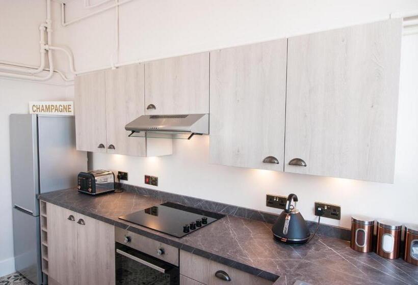 Апартаменты Пентхаус 1 Спальня, Invernairne