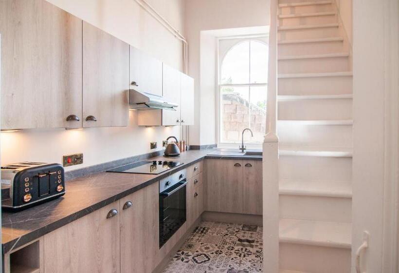 Апартаменты Пентхаус 1 Спальня, Invernairne