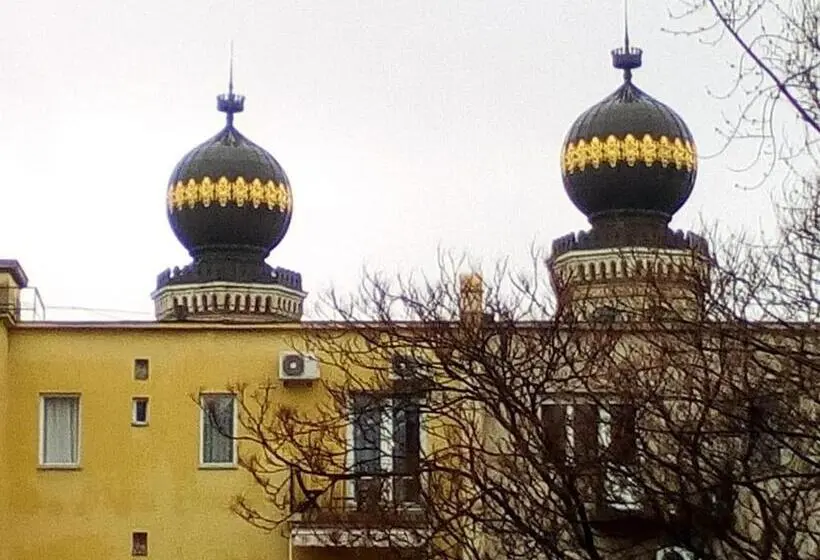 اتاق استاندارد با چشم‌انداز باغ, Bauhaus Astoria Hostel