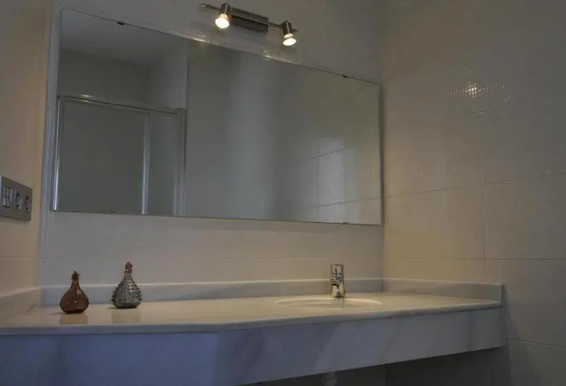 اتاق استاندارد یک نفره, Hostal Tarifa  Recepcion Abierta Las 24h