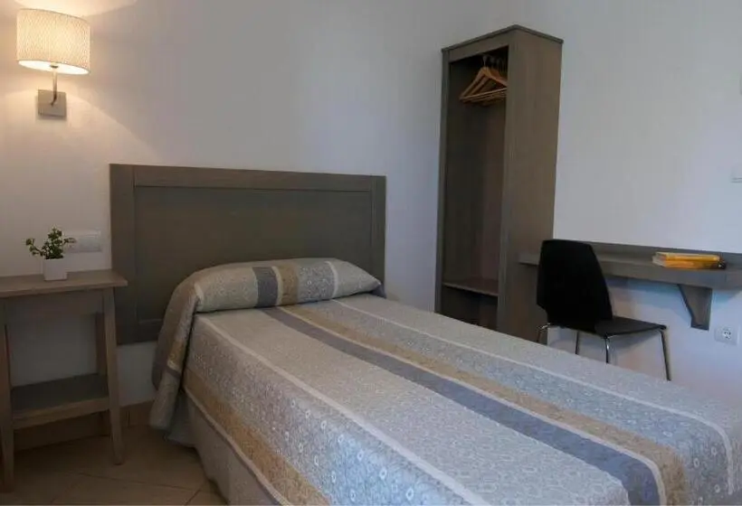 اتاق استاندارد یک نفره, Hostal Tarifa  Recepcion Abierta Las 24h