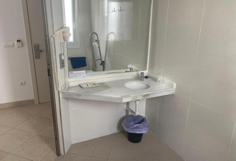 适合残疾人使用的标准间, Hostal Tarifa  Recepcion Abierta Las 24h