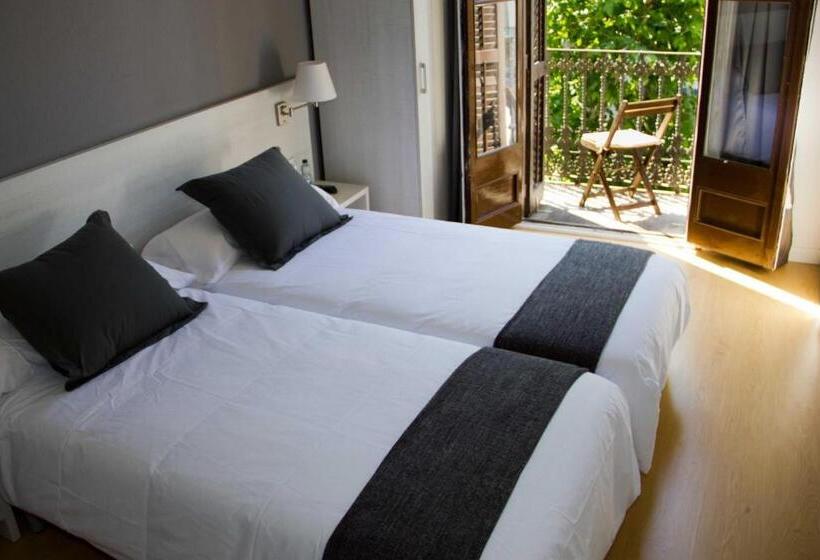 Номер Стандарт с Балконом, Hostalin Barcelona Diputacion