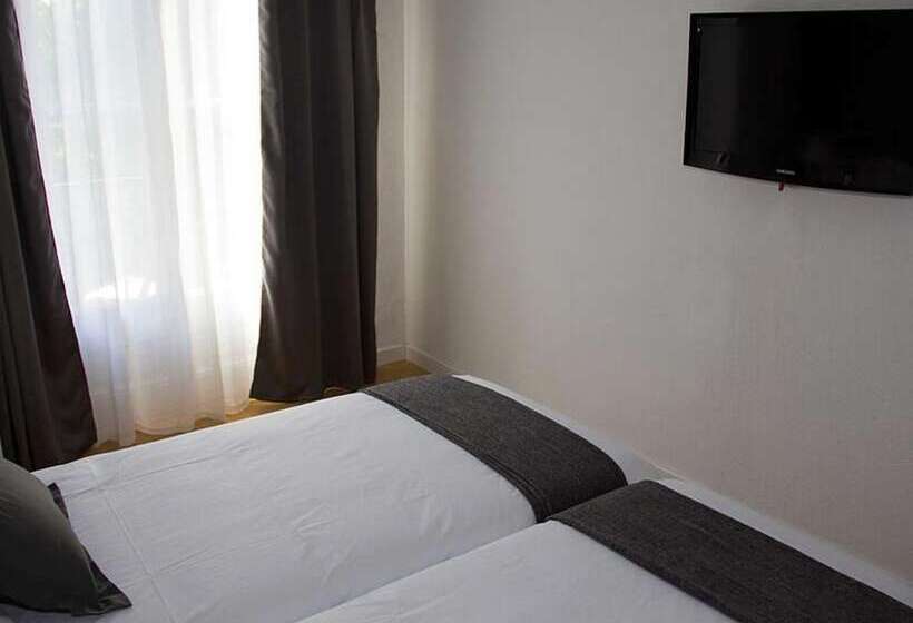 Номер Стандарт с Балконом, Hostalin Barcelona Diputacion