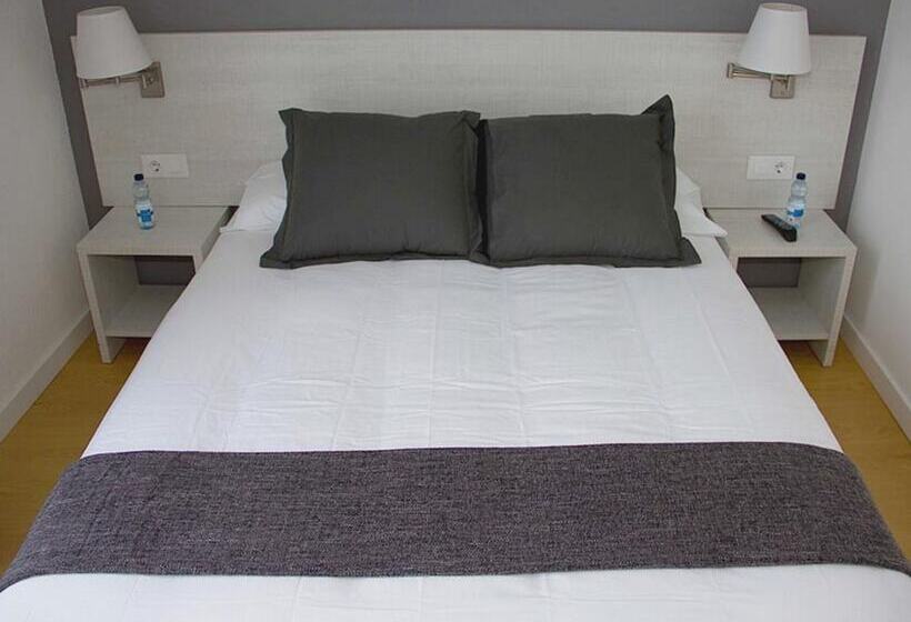 Номер Стандарт с Балконом, Hostalin Barcelona Diputacion