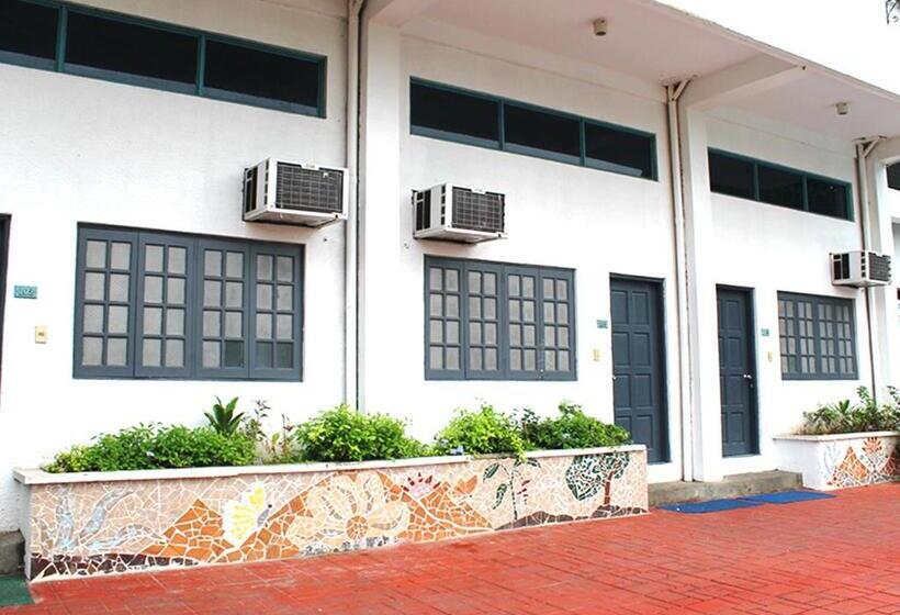 اتاق خانوادگی, Altaroca Mountain Resort Antipolo