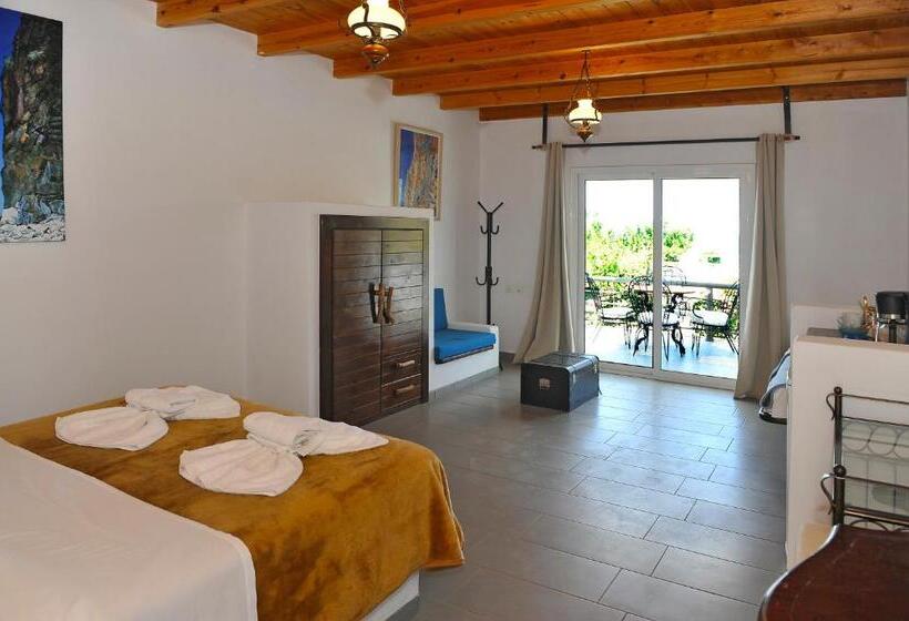 סוויטת ג'וניור עם מרפסת, Galini Tropica