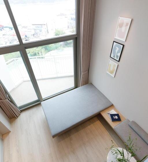 복층 룸, The Week & Resort