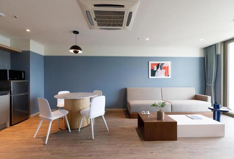 스위트, The Week & Resort