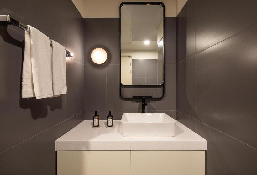 스위트, The Week & Resort