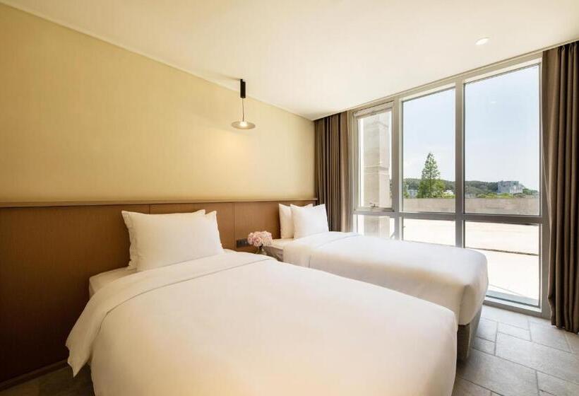 테라스 스위트, The Week & Resort