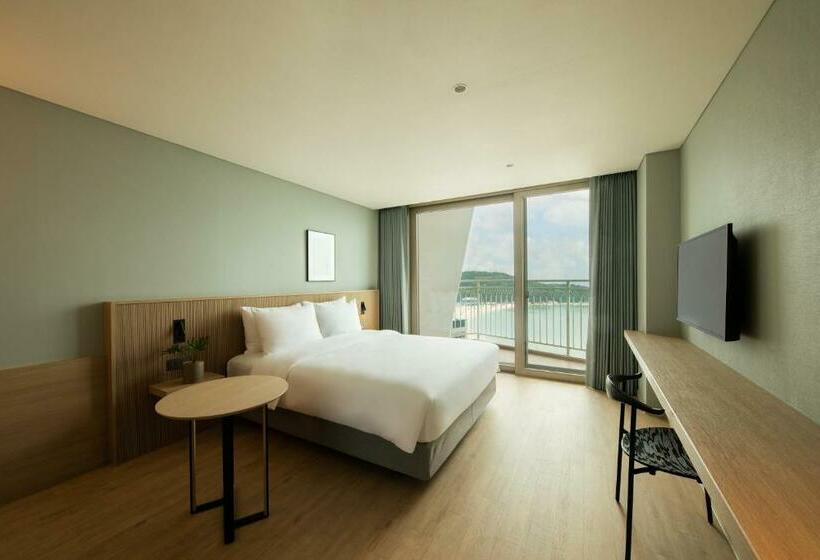 스탠다드 룸, The Week & Resort