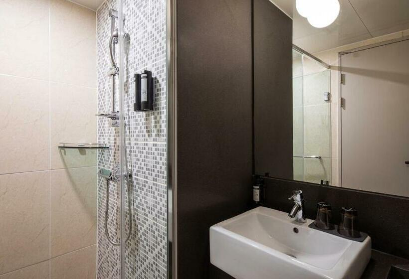 스탠다드 룸, The Week & Resort