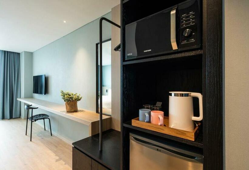 스탠다드 룸, The Week & Resort