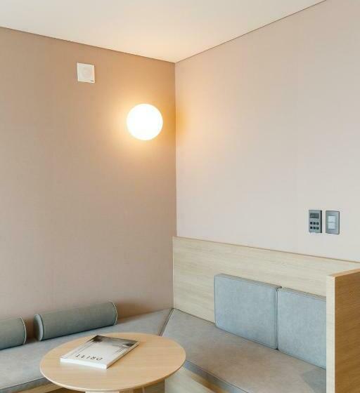 스탠다드 룸, The Week & Resort