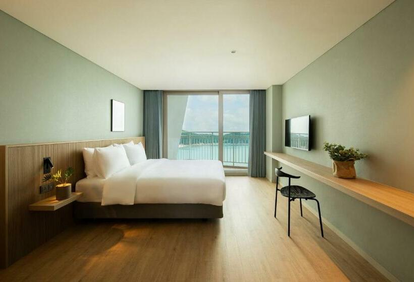 스탠다드 룸, The Week & Resort