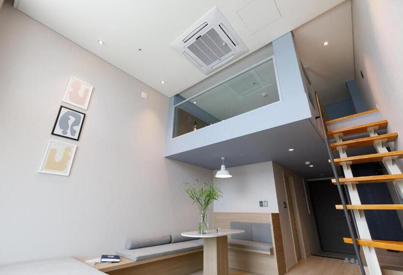 스탠다드 룸, The Week & Resort