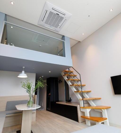 스탠다드 룸, The Week & Resort