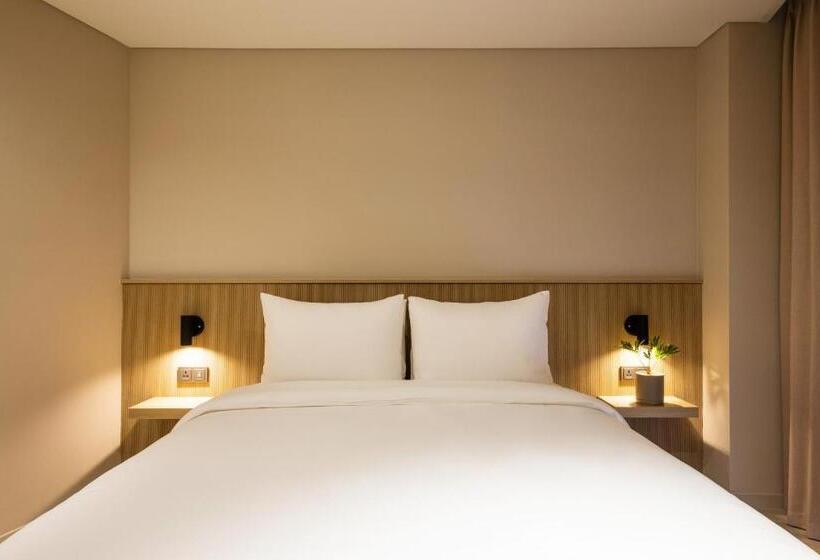 패밀리 룸, The Week & Resort