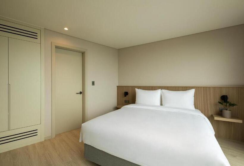 패밀리 룸, The Week & Resort