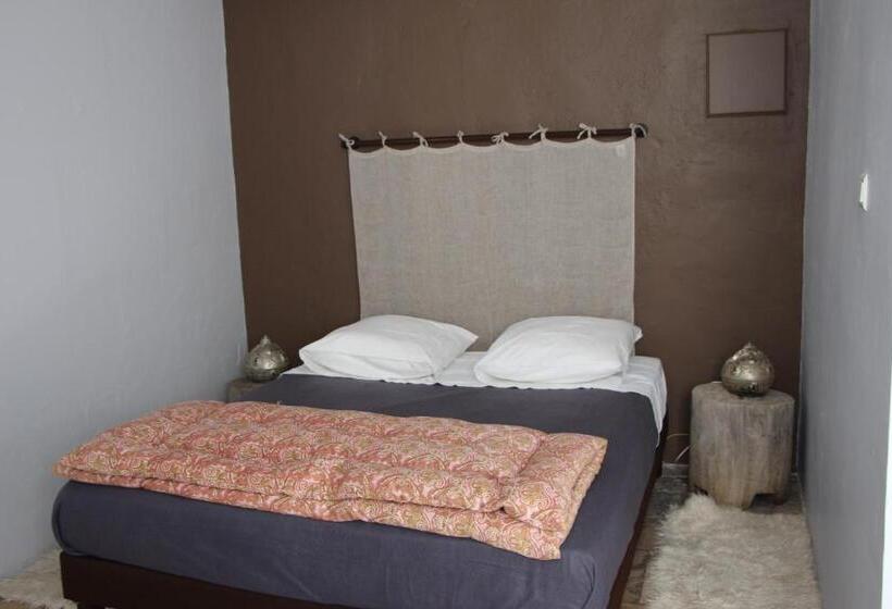 شقة غرفة واحدة, Maison Anila