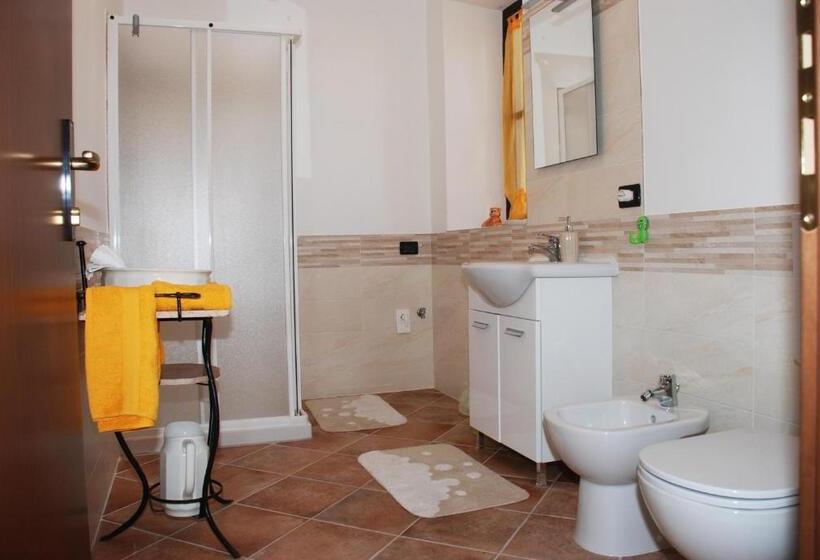 غرفة قياسية رباعية مزودة بشُرفة, La Cascina