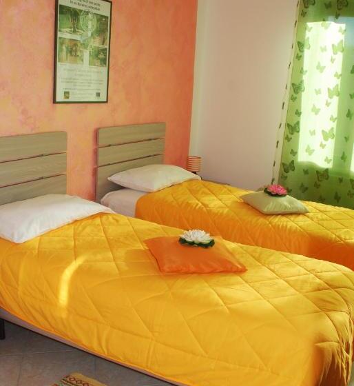 غرفة قياسية مطلّة علي حمام السباحة, La Cascina